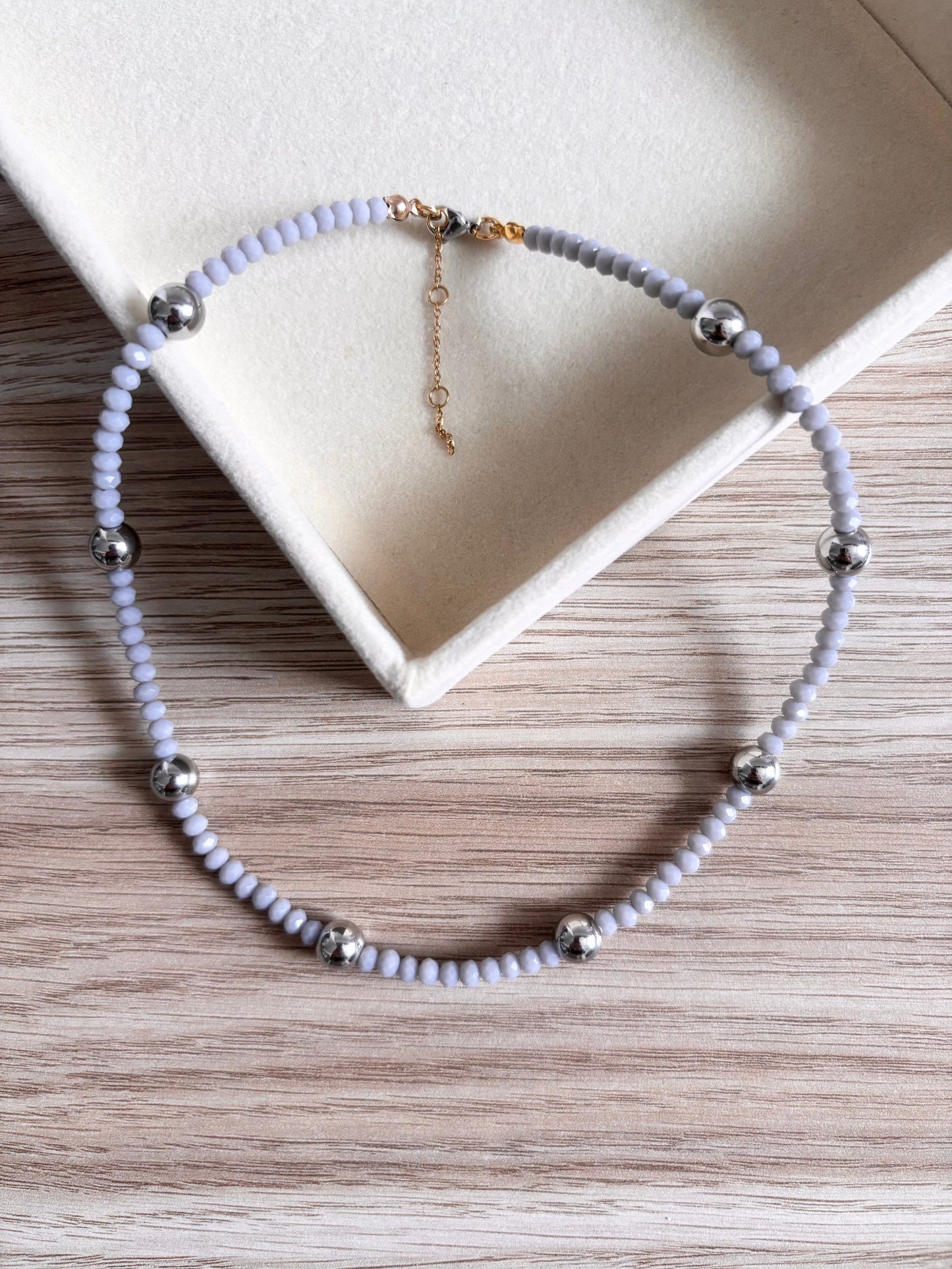 Collar cristales chekos