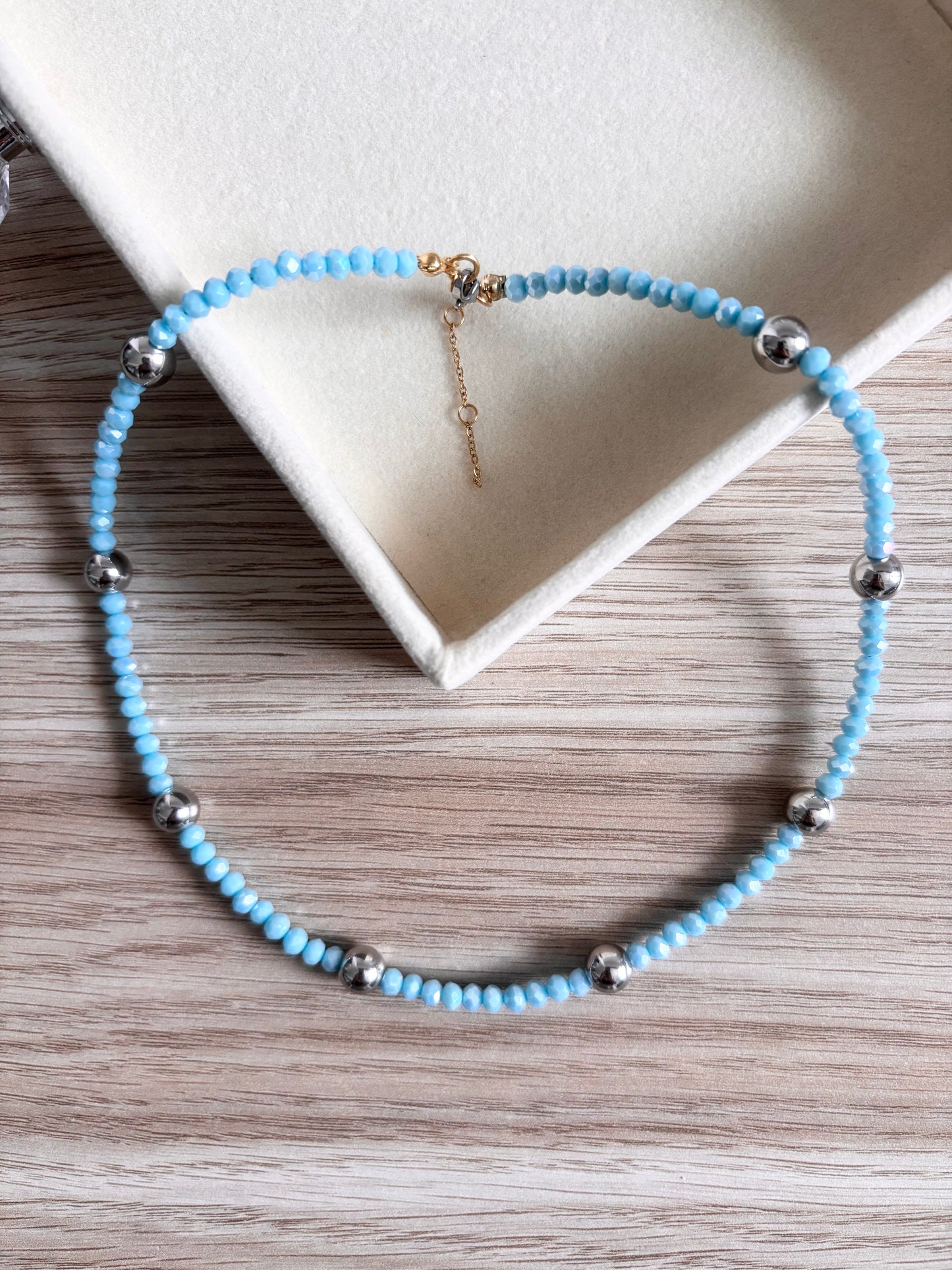 Collar cristales chekos celeste