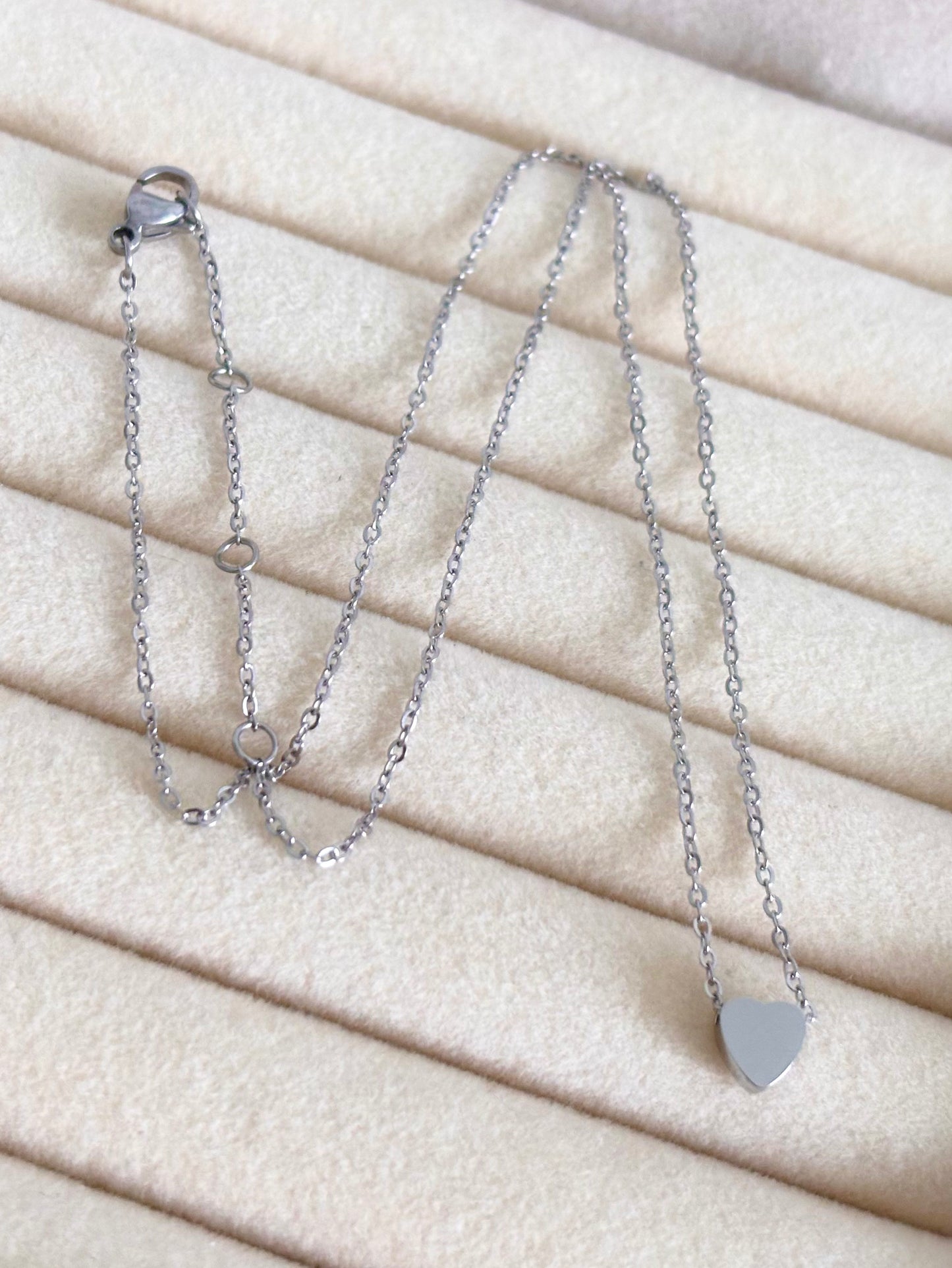 Collar corazón plateado