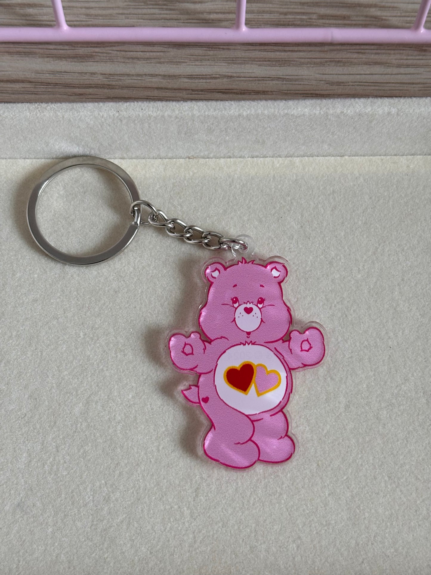 Llavero osito cariñoso rosado corazones