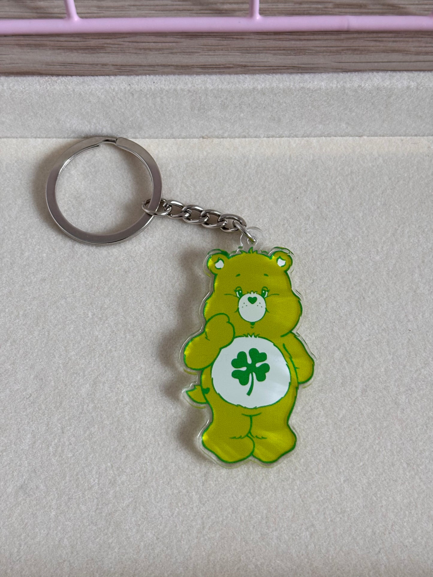 Llavero osito cariñoso verde