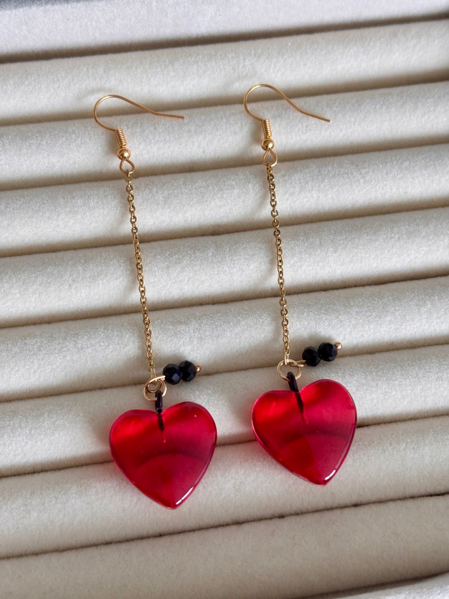 Aretes corazón rojo