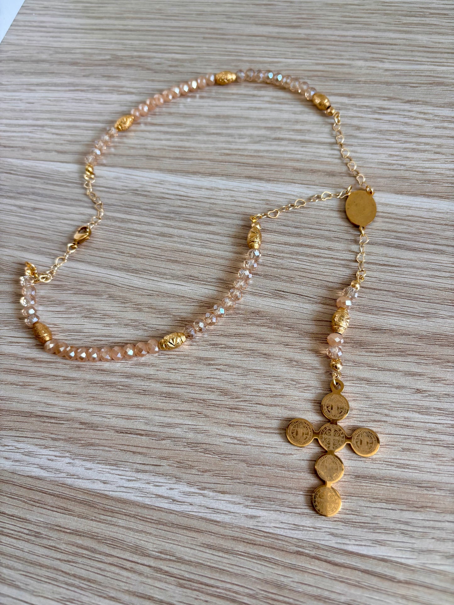 Collar cristales chekos beige