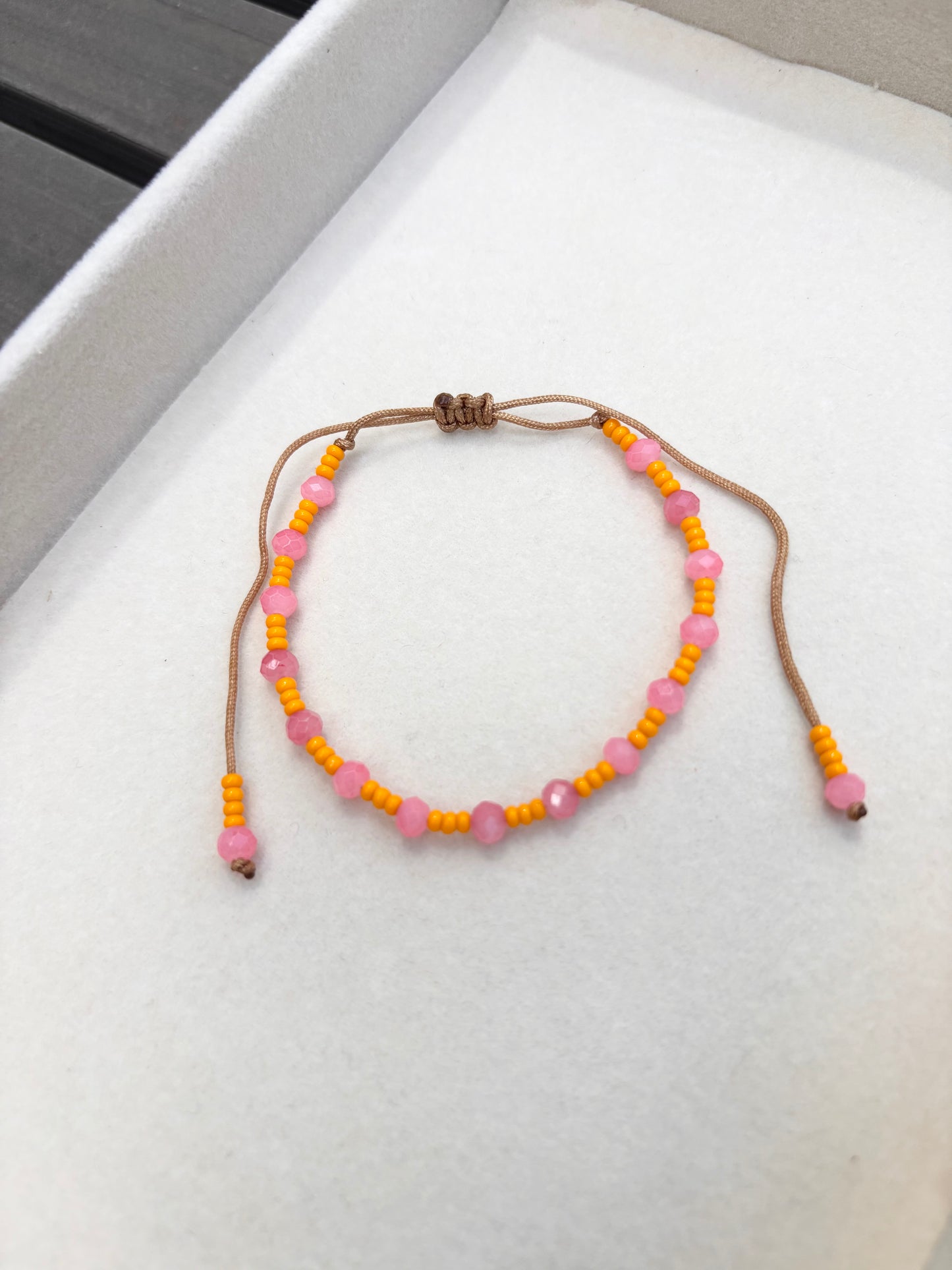 Pulsera coral encantado