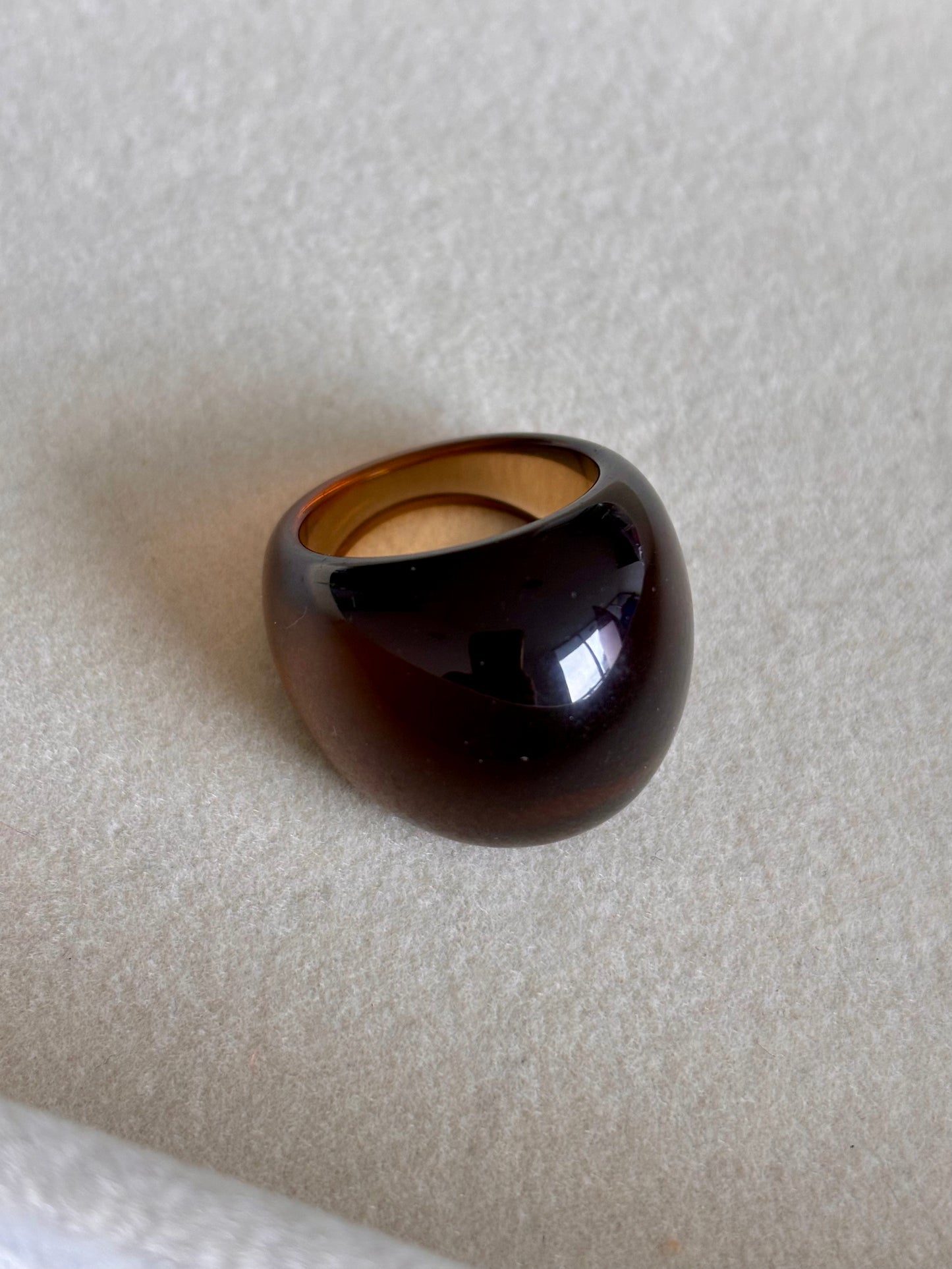 Sortija ovalo marrón