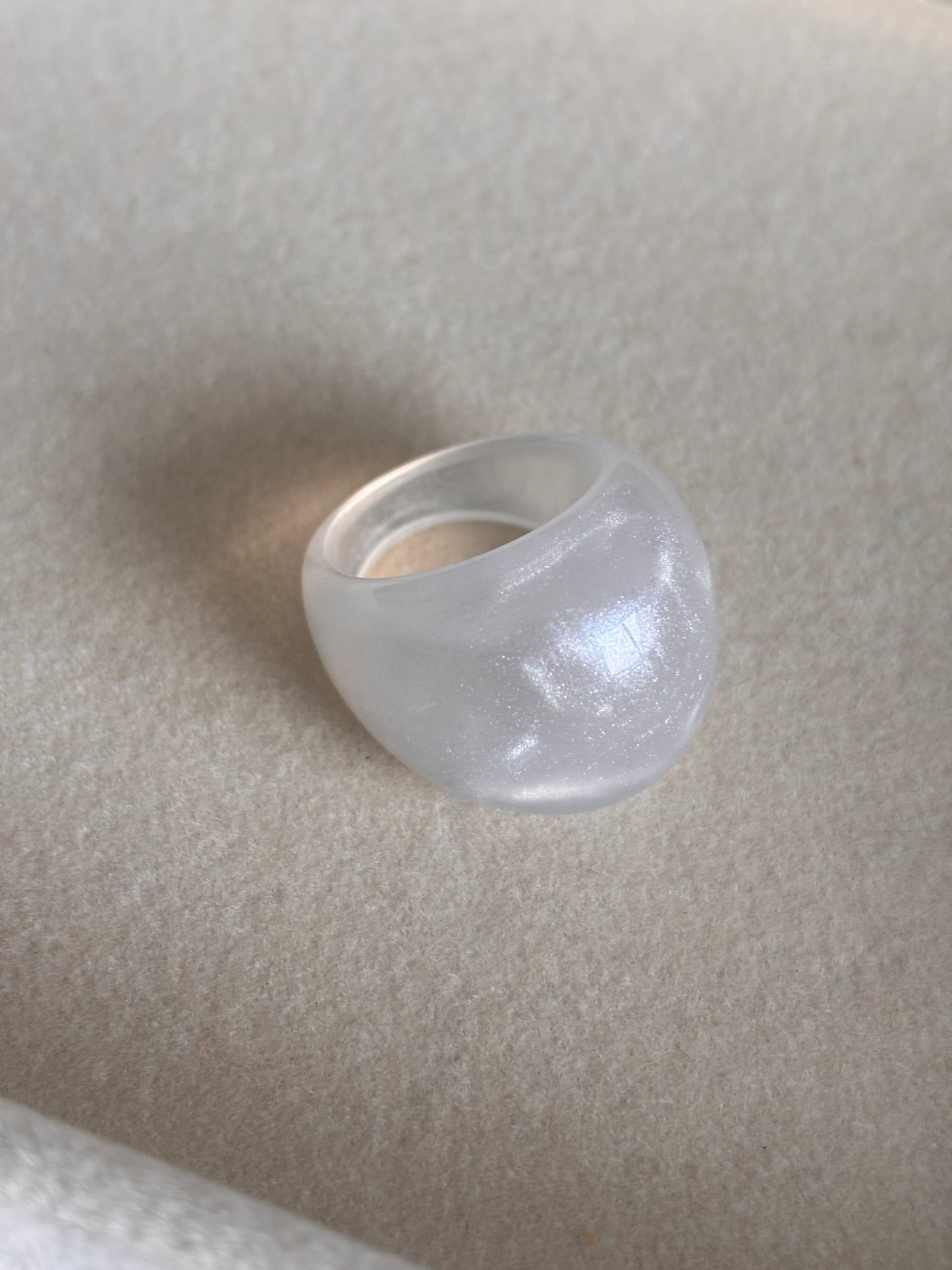 Sortija ovalo blanco brillante