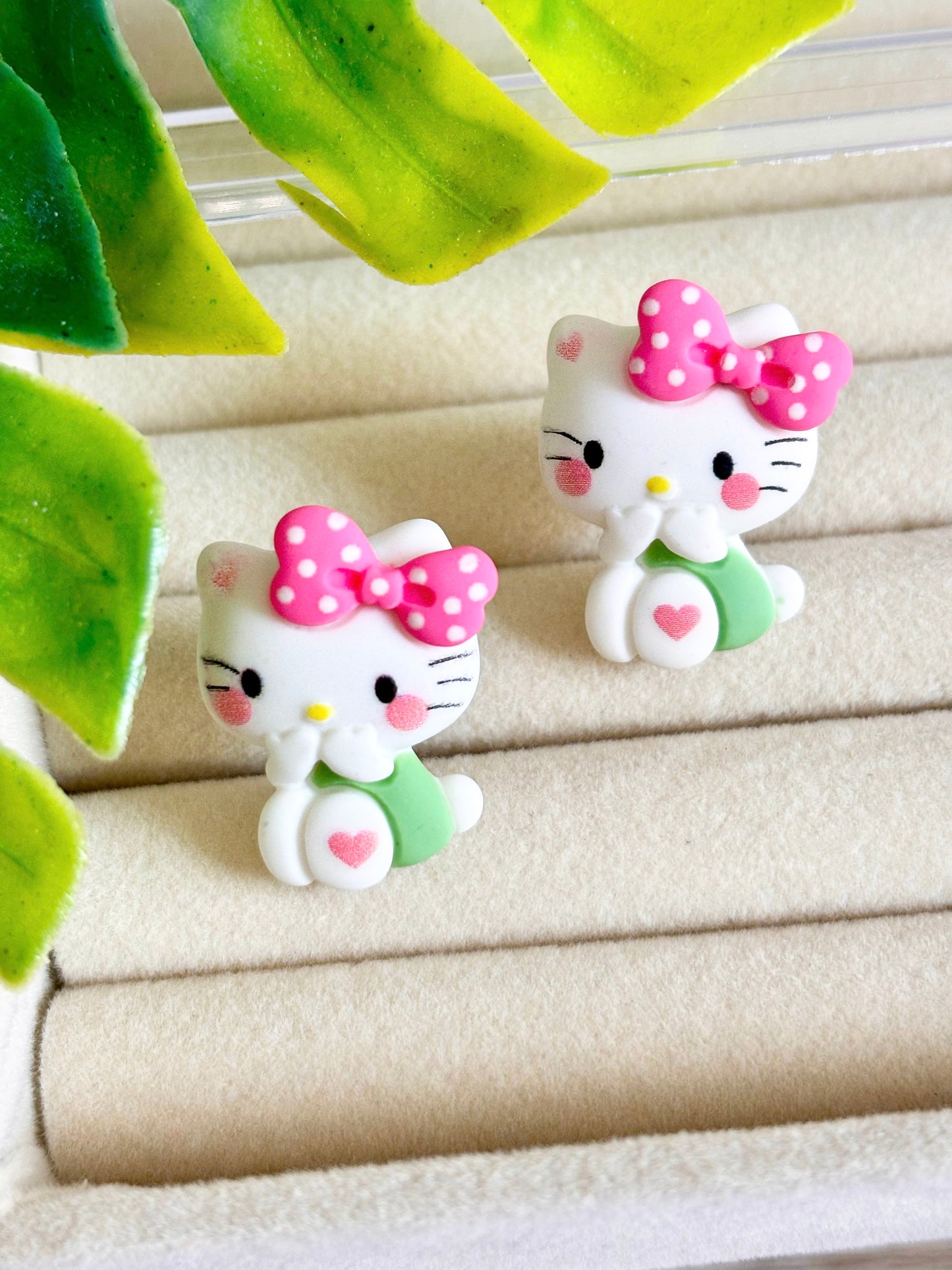 Aretes Hello Kitty verde
