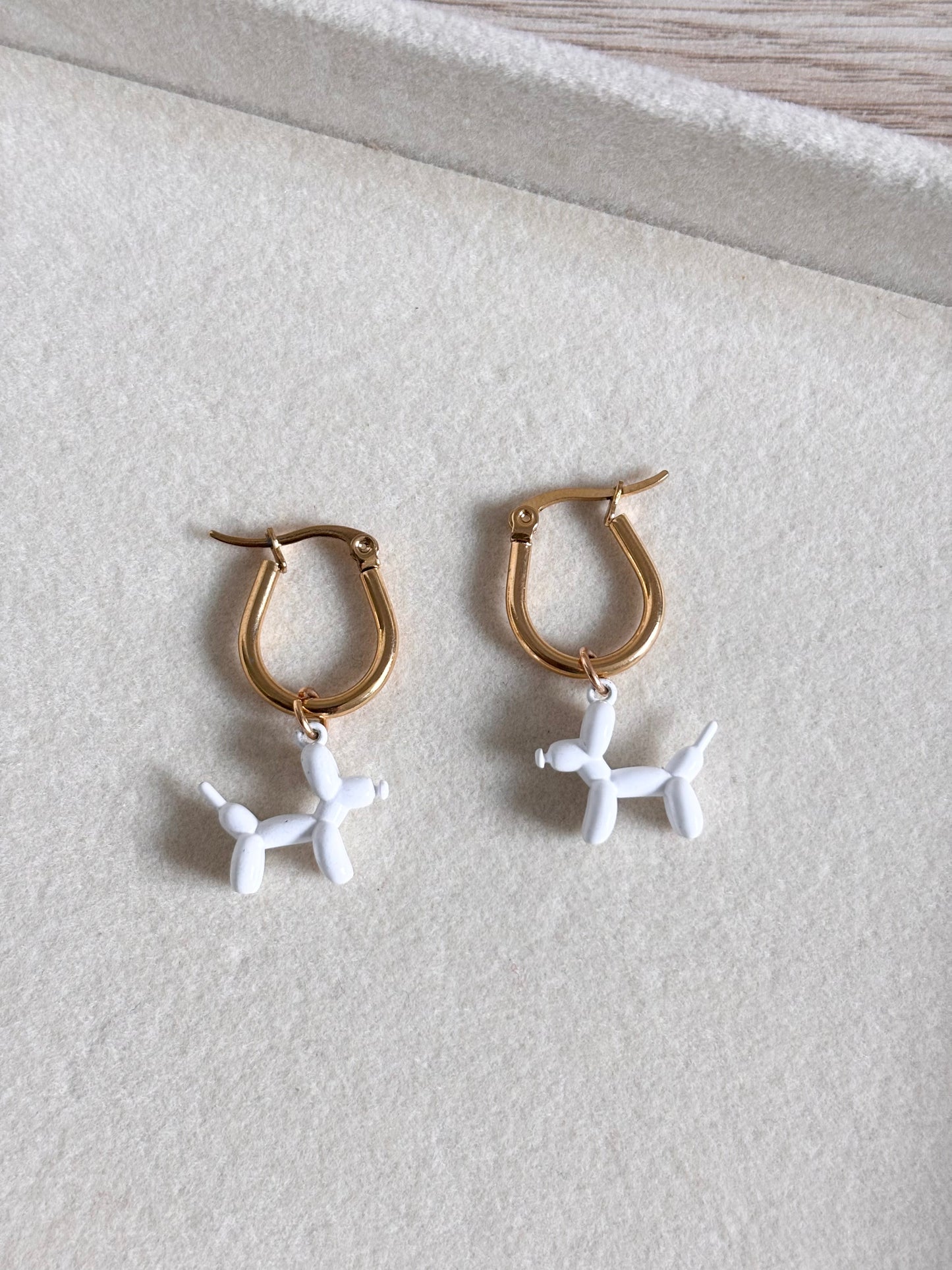 Argollas perrito blanco