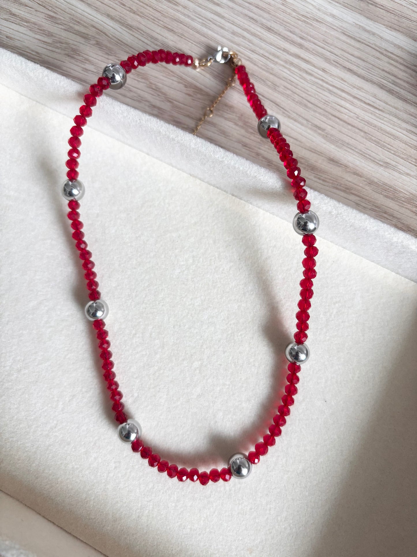 Collar cristales chekos rojos