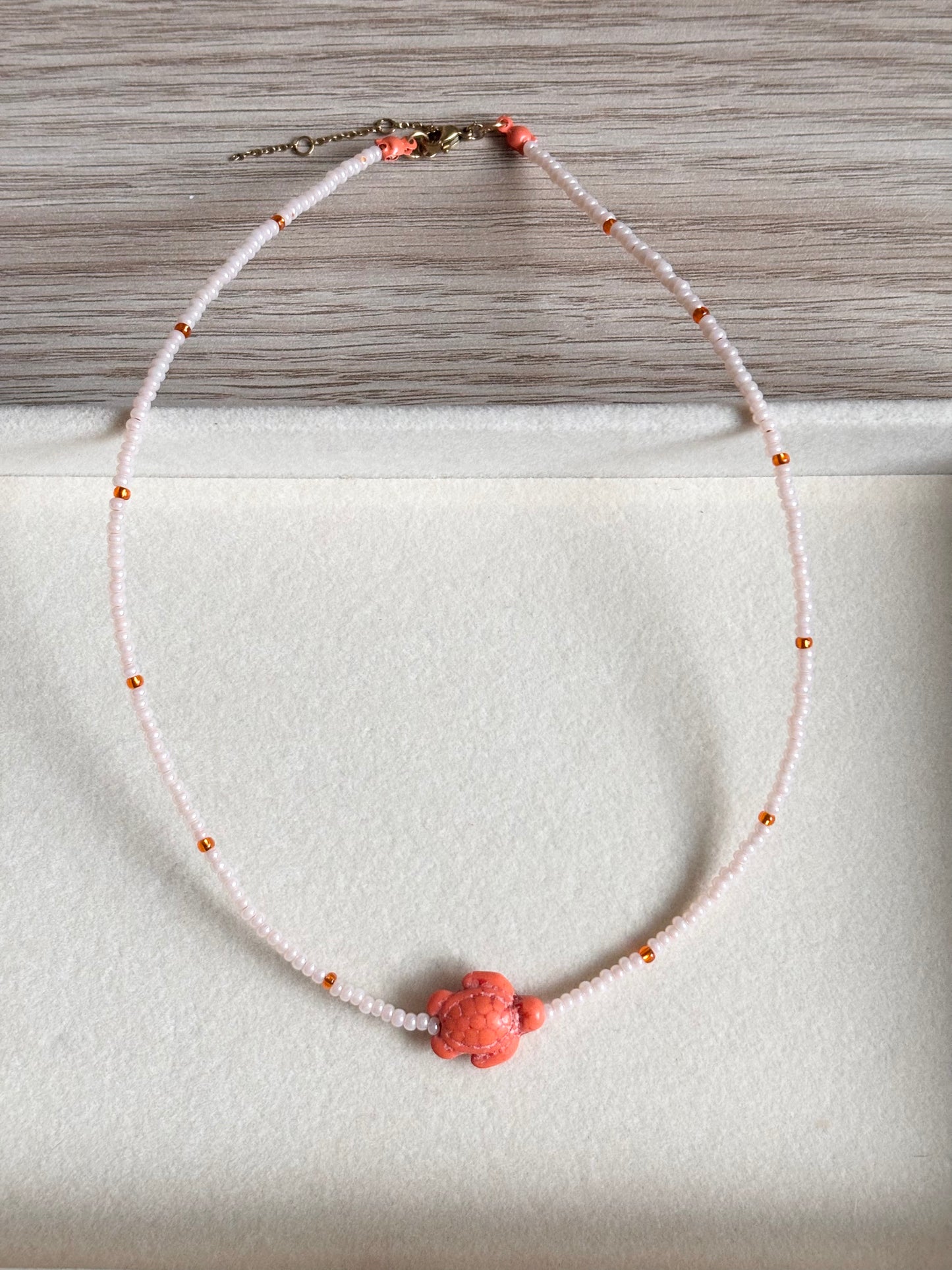 Collar verano tortuga naranja