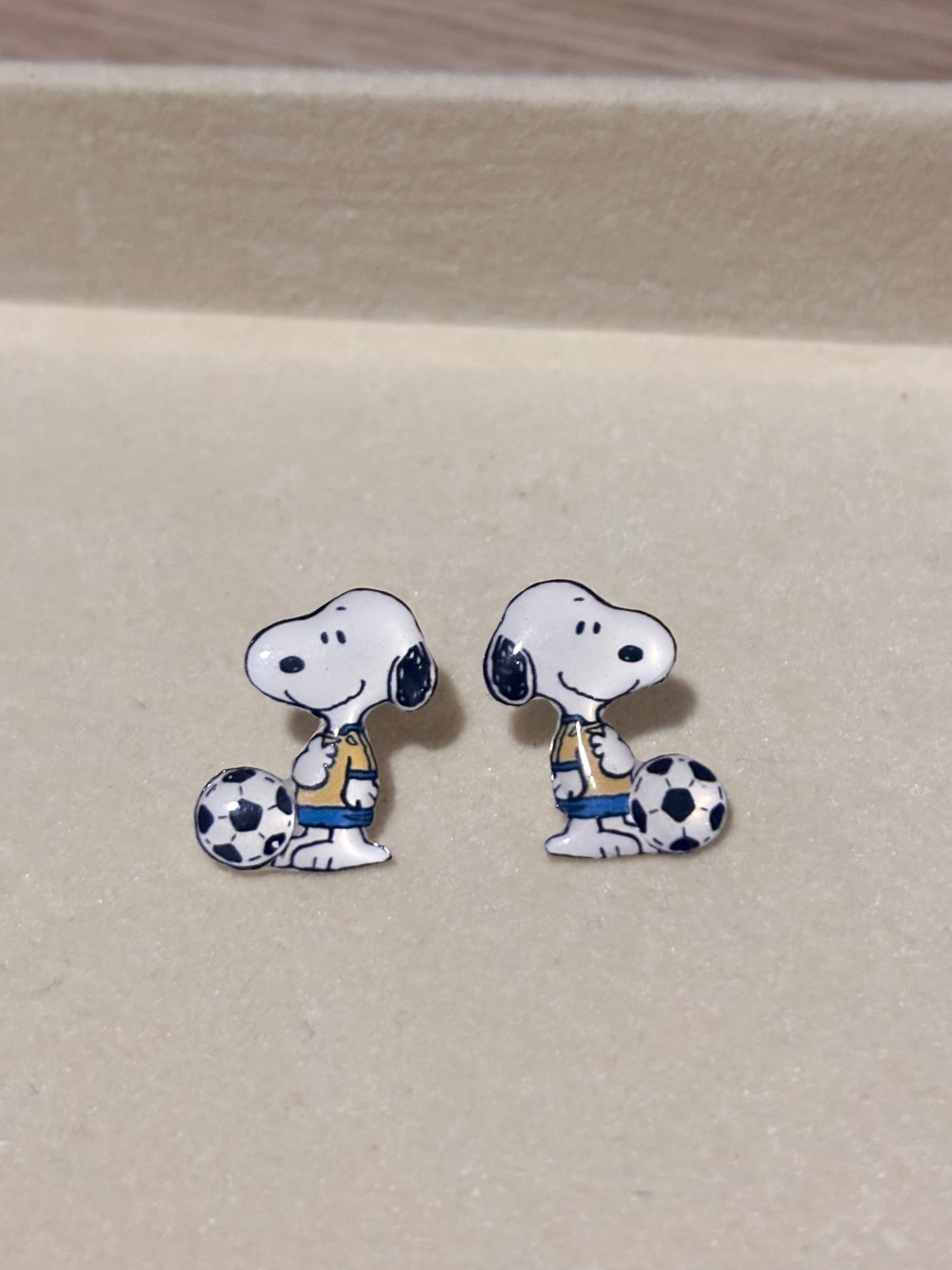 Aretes de Snoopy Futbol