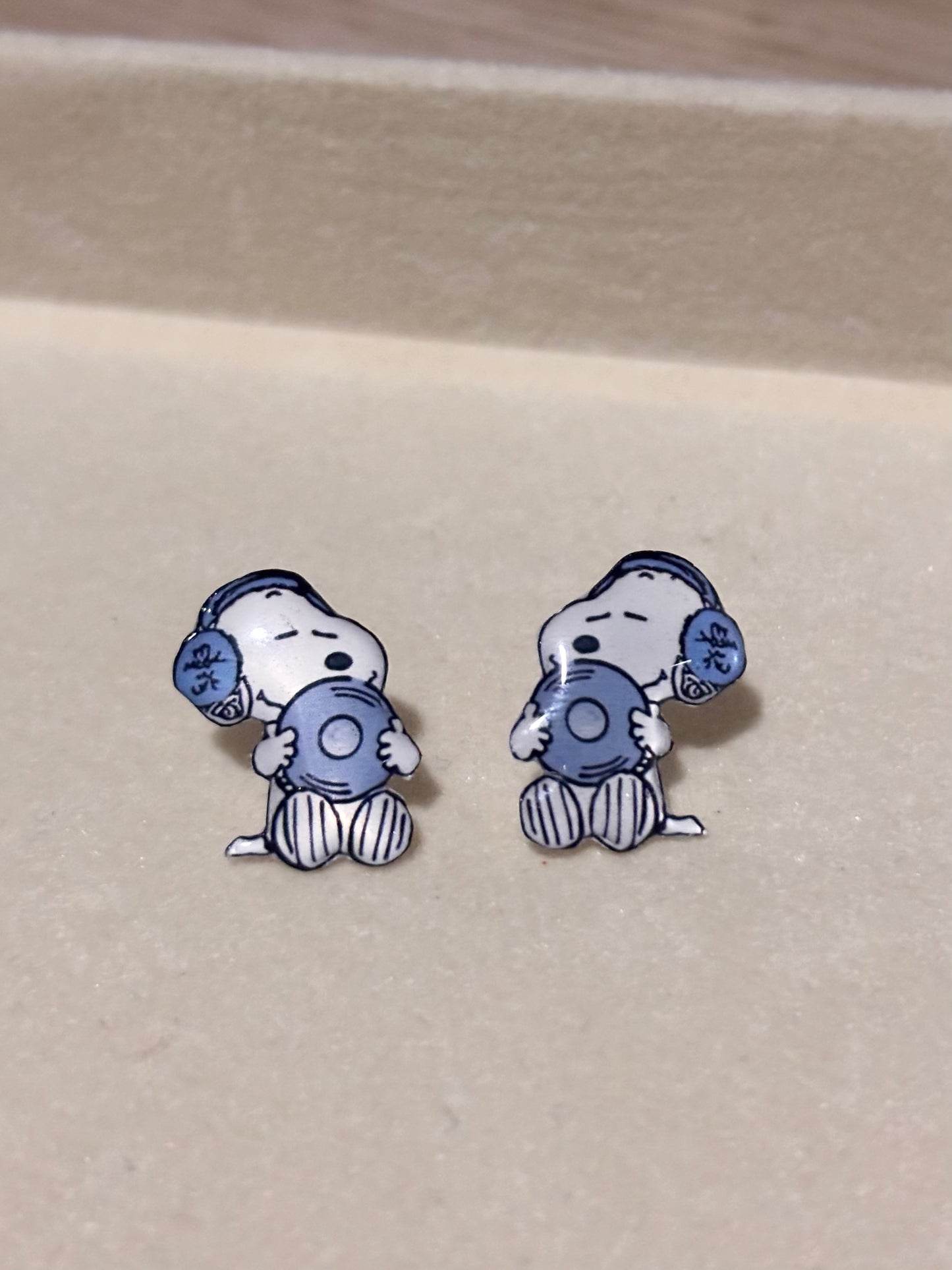 Aretes de Snoopy música