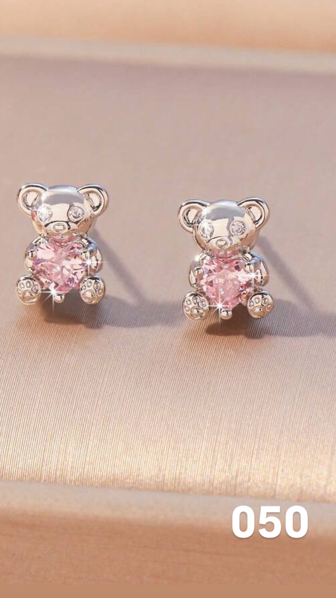 Aretes osito plateado corazón rosa
