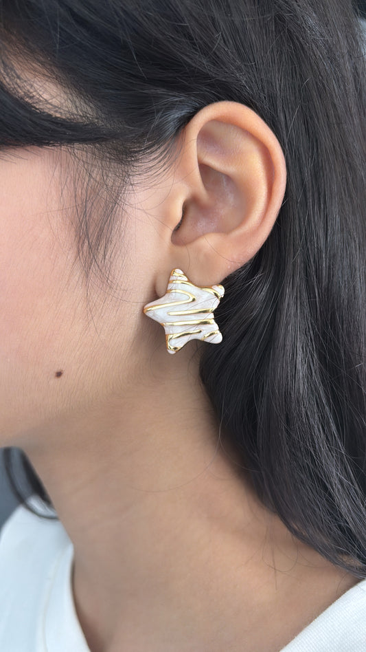 Aretes estrella esmalte blanca