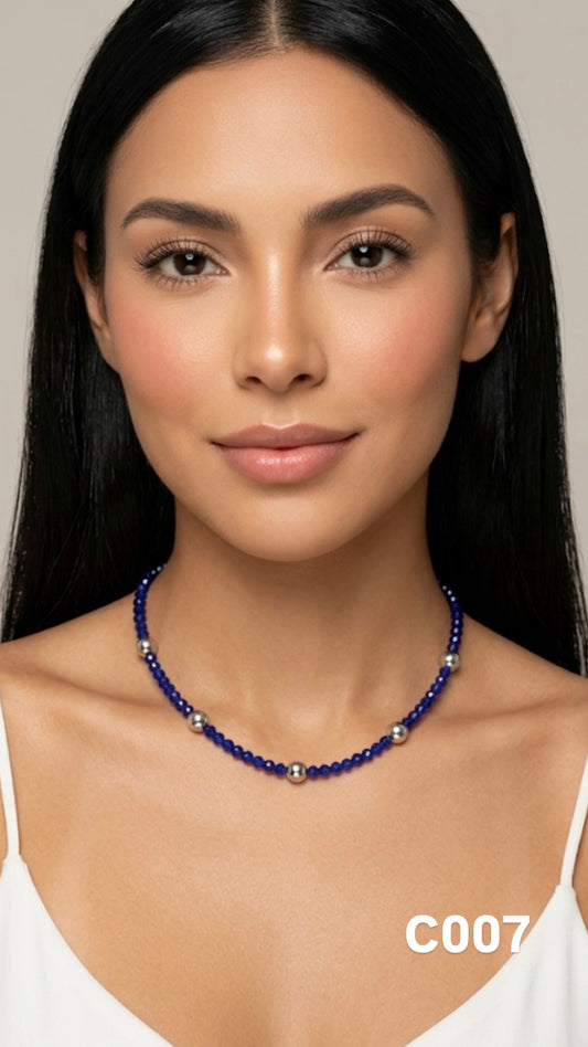 Collar cristales chekos azul y balines acero