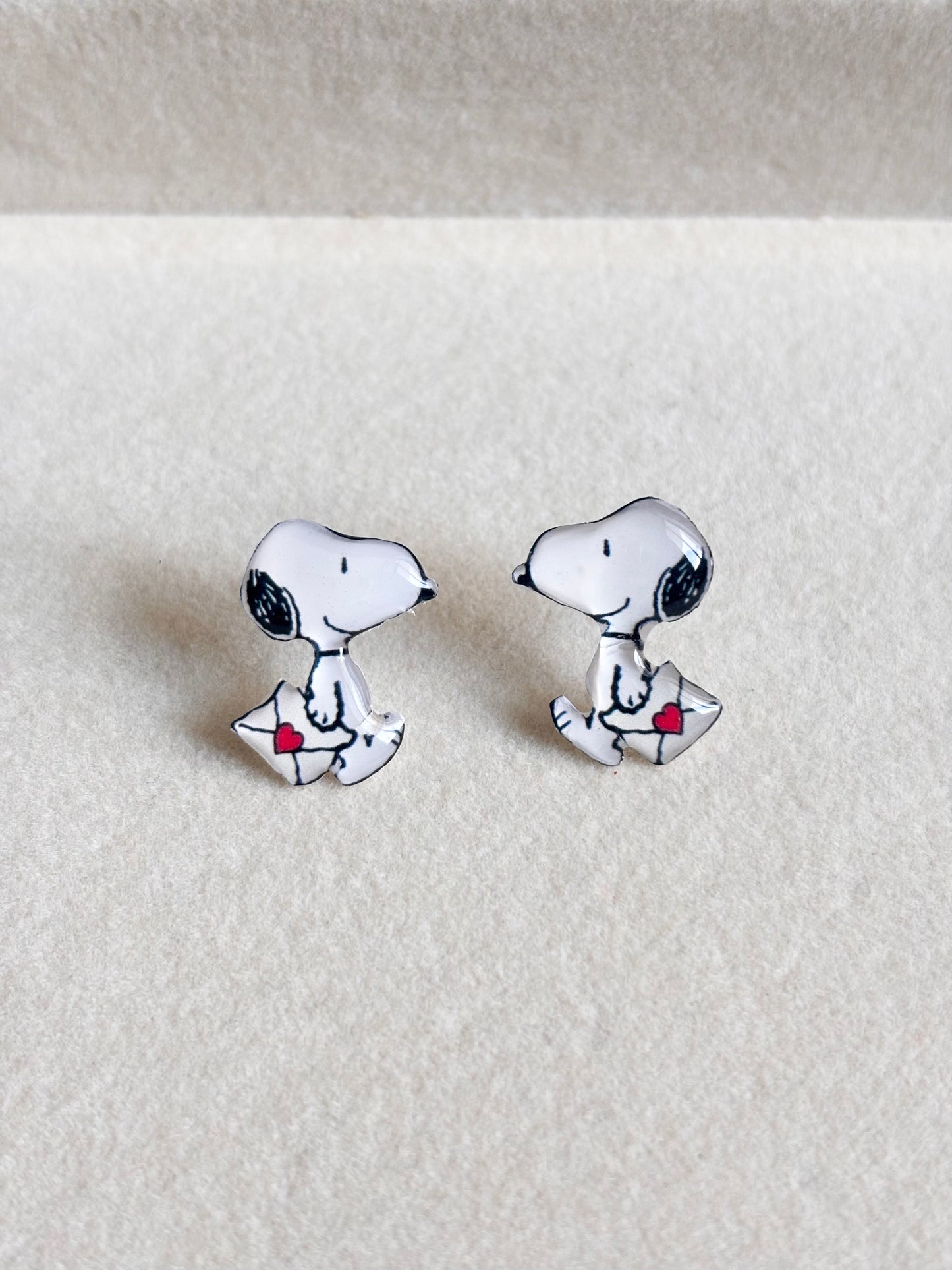 Aretes Snoopy cartero