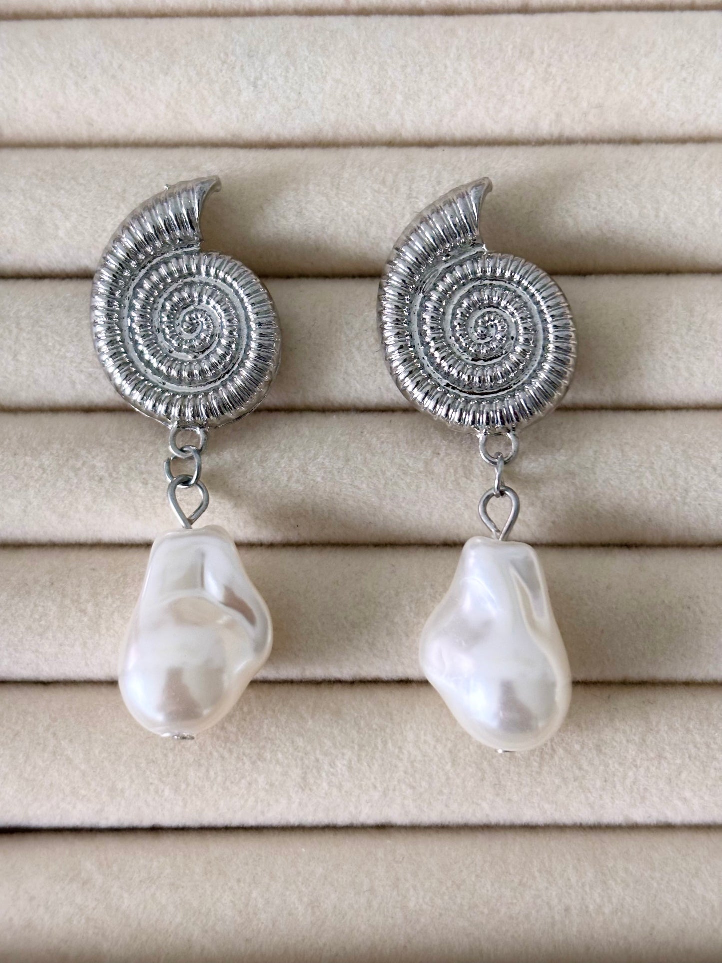 Aretes caracol perla