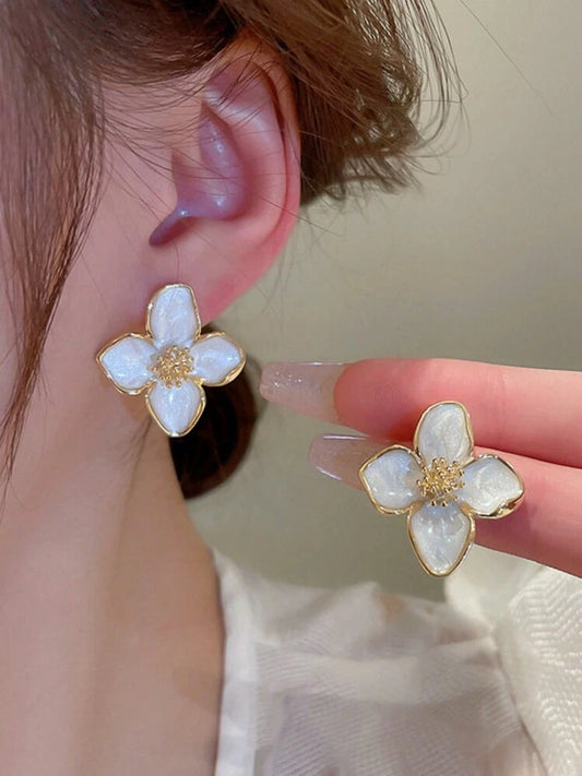Aretes flor blanca