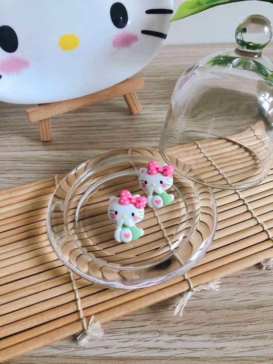 Aretes Hello Kitty verde