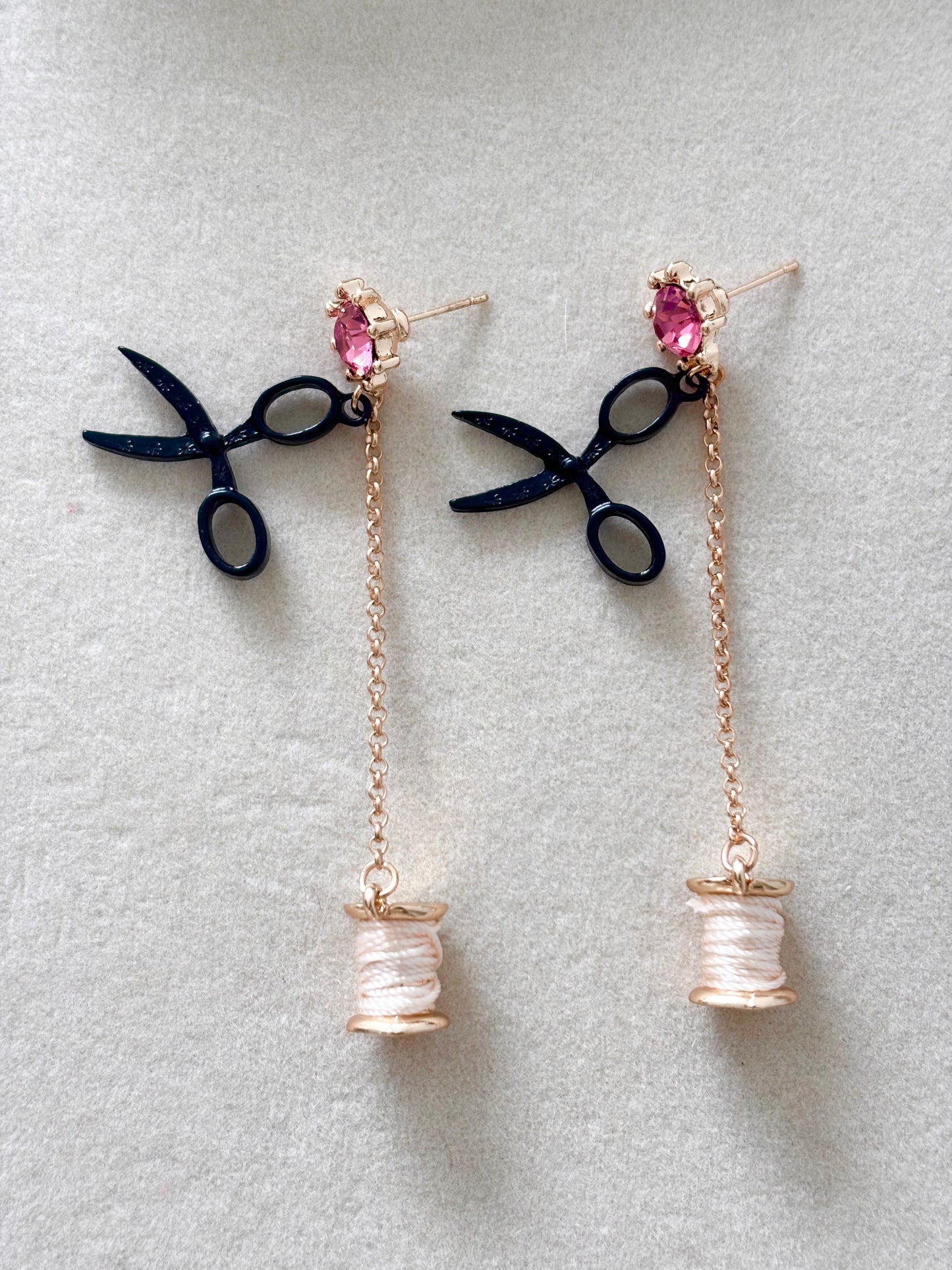 Aretes Costura tijera y hilo